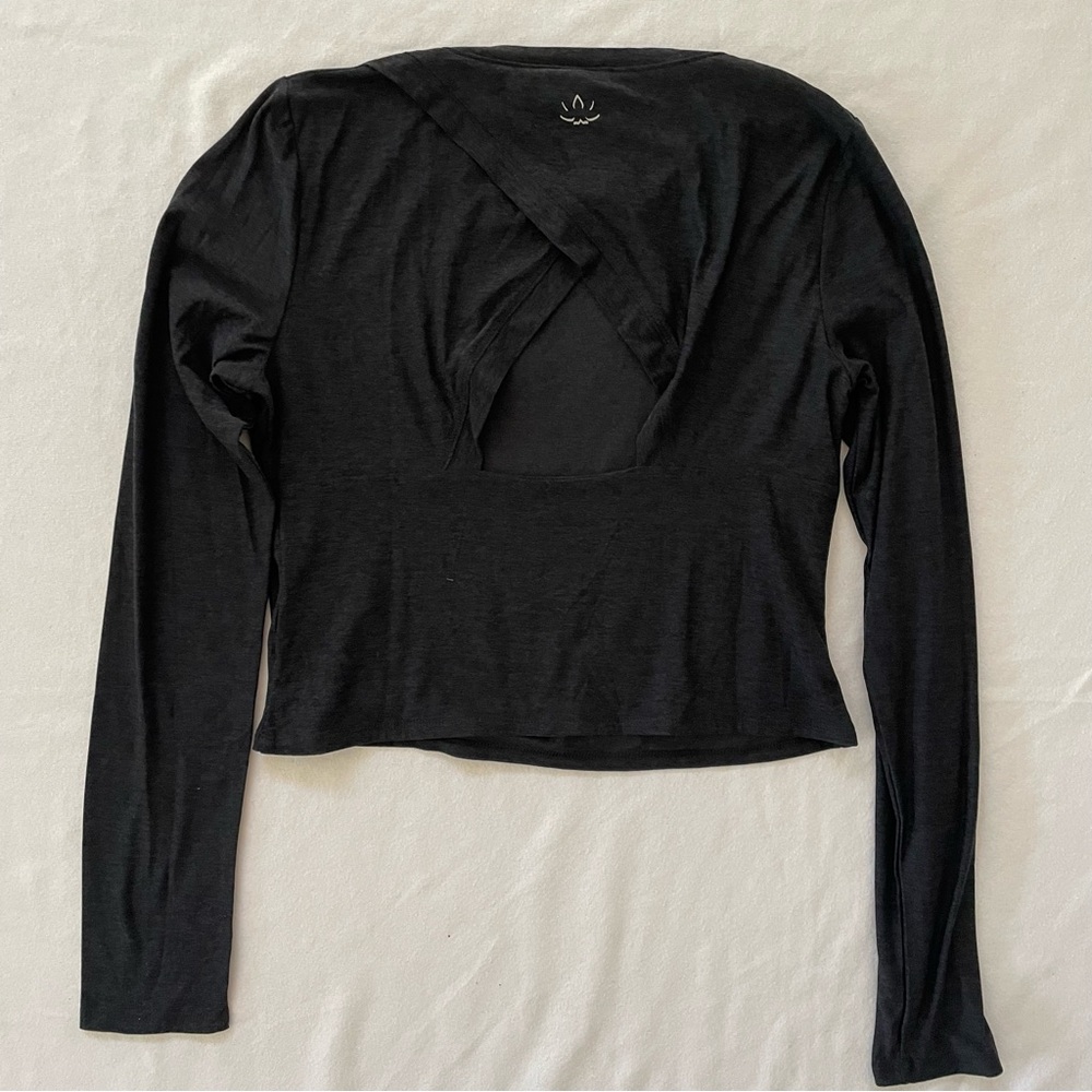 Beyond Yoga Featherweight Overlap Long Sleeve Crop Top Black Large